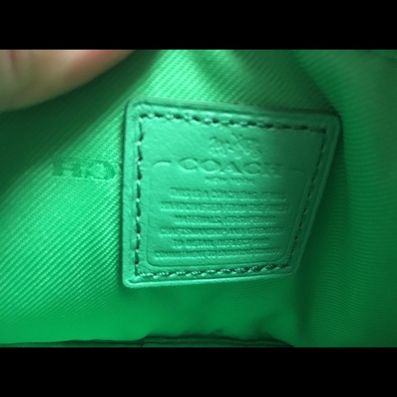 COACH crossbody bag MINI bright green NWOT - Picture 5 of 8